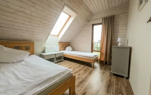 DOM BEZ POZWOLENIA Z ELEWACJĄ 94M² CAS 130 „SZAFRANKI” sypialnia_