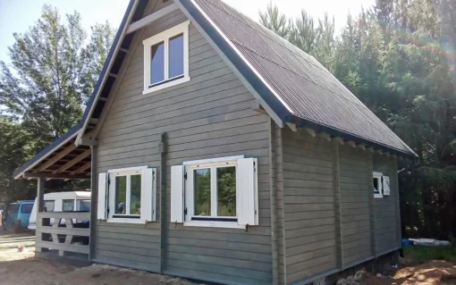 DOM DREWNIANY 60 M² Z PODDASZEM CAS 60 „JANTAR” bok 2_wynik