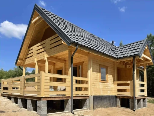 DOM Z DREWNA 84 M² Z DWOMA WEJŚCIAMI I TARASEM 18M² CAS 84 „KOŁOBRZEG” wejście boczne_